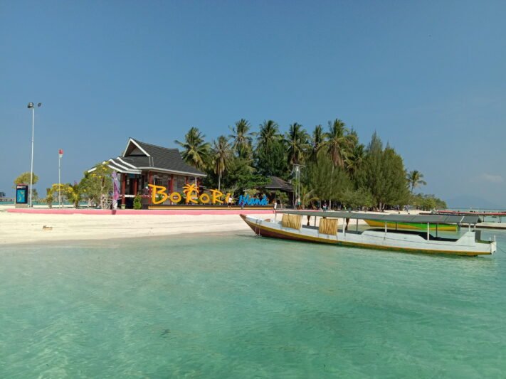 Pulau Bokori