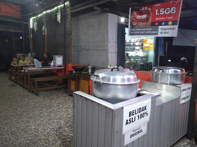 Toko Kerupuk Basah di Putussibau