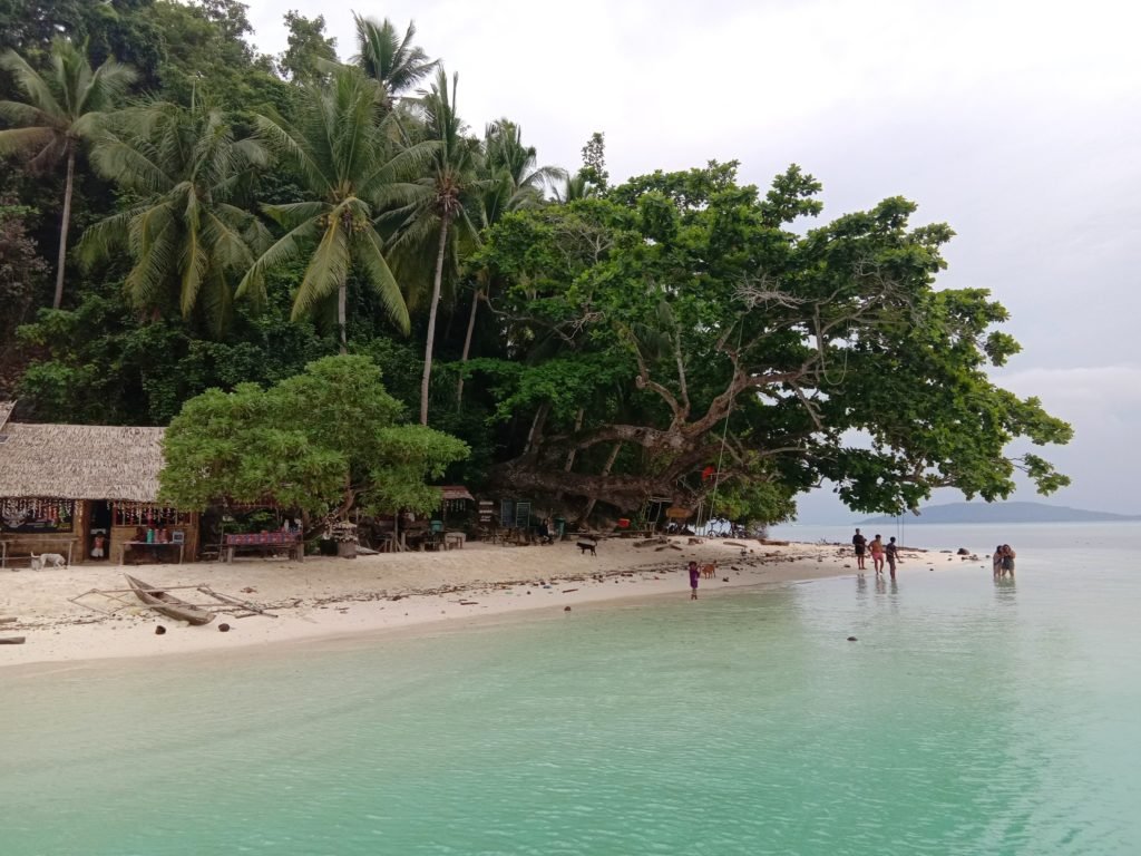 Nikmatnya Kopi  dan  Pisang  Goreng  di Pantai Friwen KATA  OMED