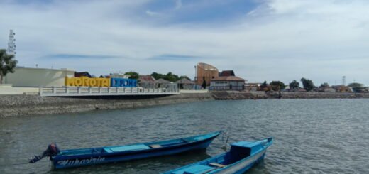 Dermaga Pelabuhan penyebrangan kepulau Dodola