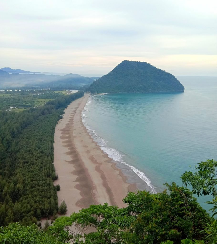 Menikmati keindahan Samudra Hindia dari Puncak Gunung 