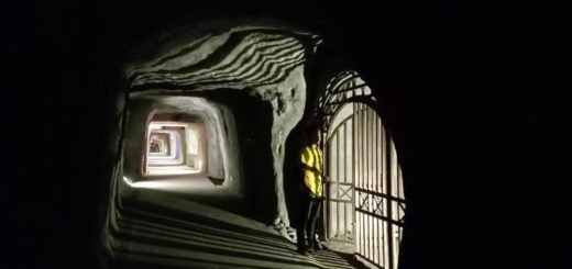 Ruang penjara di Lubang Jepang