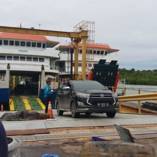 Kapal Ferry Dari Kayoa