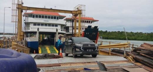 Kapal Ferry Dari Kayoa