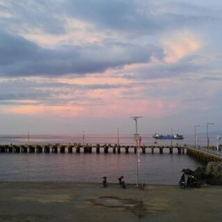 Dermaga pelabuhan Marapokot