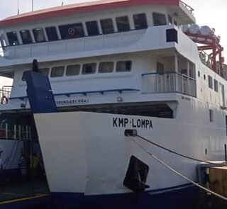 Kapal KMP Lompa