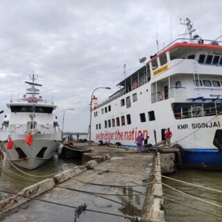 Kapal KMP Siginjai Dari Jepara