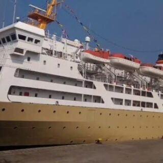 kapal pelni KM Nggapulu