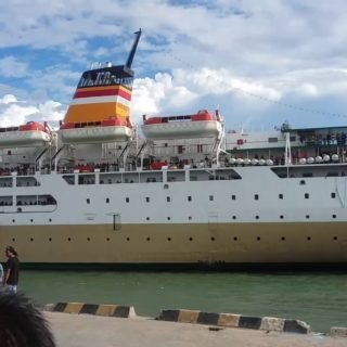 kapal pelni KM Bukit Siguntang