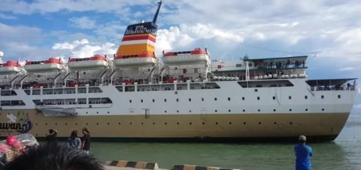 kapal pelni KM Bukit Siguntang