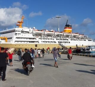 Kapal Pelni KM Tidar