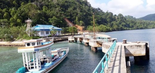 Pelabuhan Nalahia Maluku Tengah