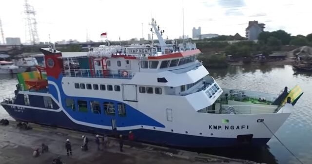 kapal fery KMP Ngafi