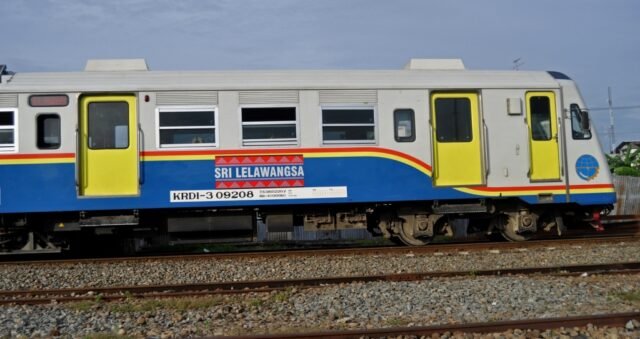 kereta api Sri Lelawangsa