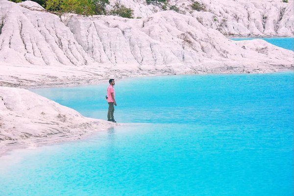 Danau Kaolin Air Bara Bangka