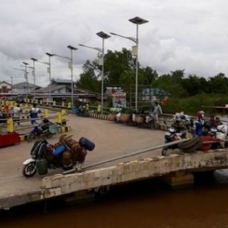 penyebrangan kapal fery dari tebas kuala ke perigi tebas sebrang