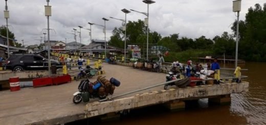 penyebrangan kapal fery dari tebas kuala ke perigi tebas sebrang