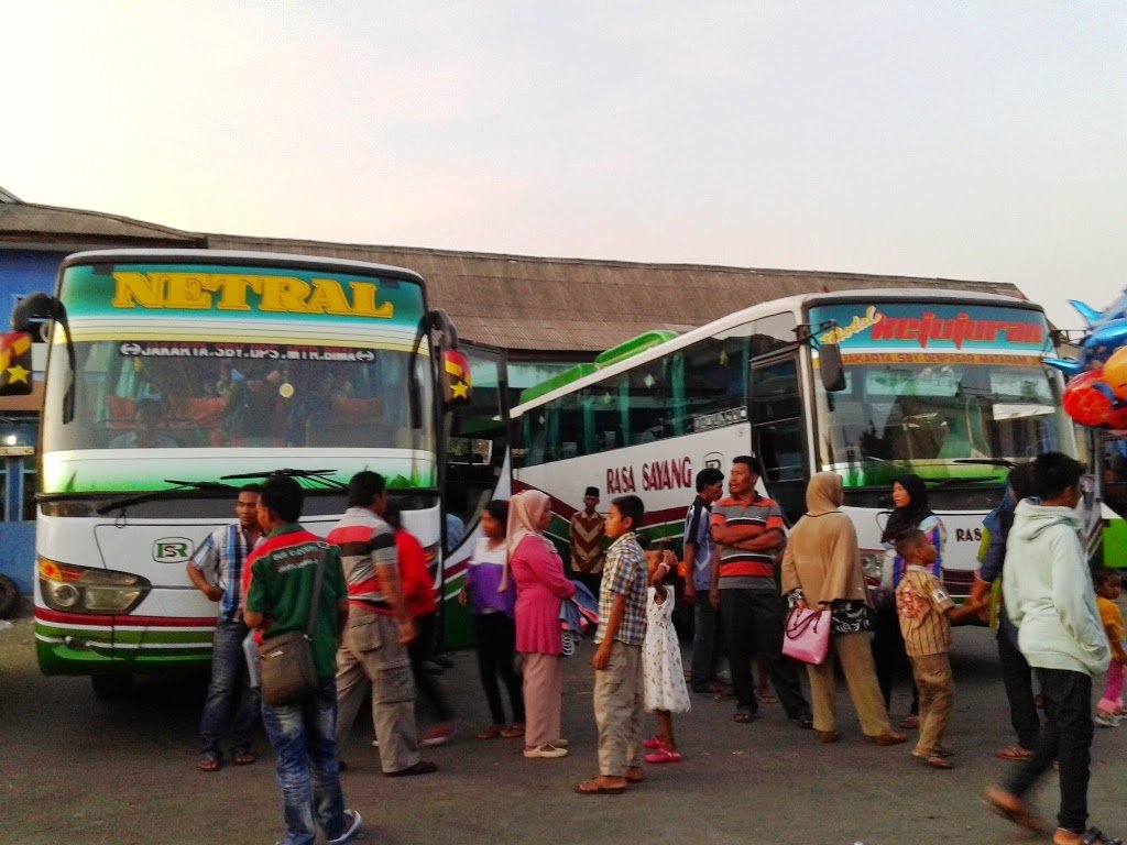 Bus dari Bima ke Pelabuhan Sape