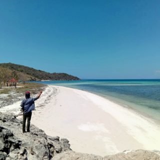 Pantai Pasir Putih di Sape Bima