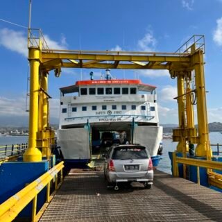 Kapal Dari Sape ke Waingapu