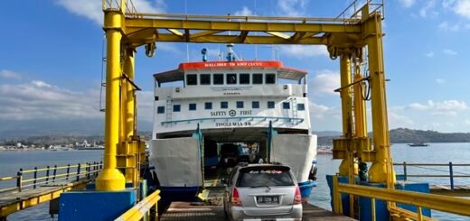 Kapal Dari Sape ke Waingapu