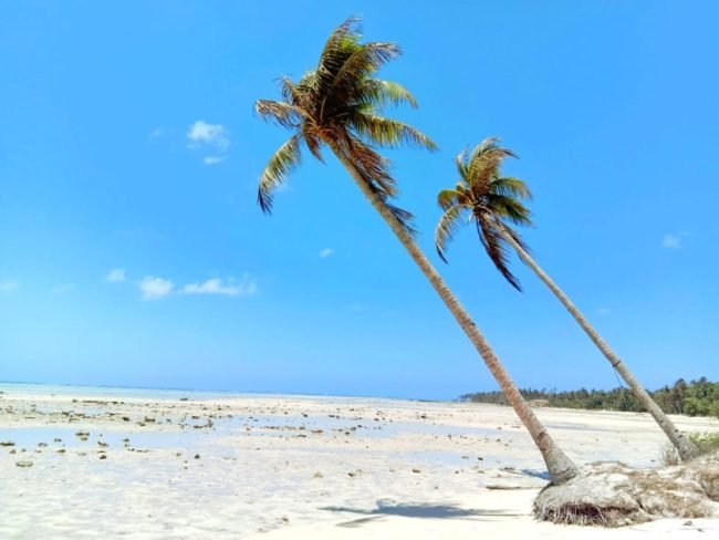 Wisata di Masalembu didominasi oleh pantai berpasir putih