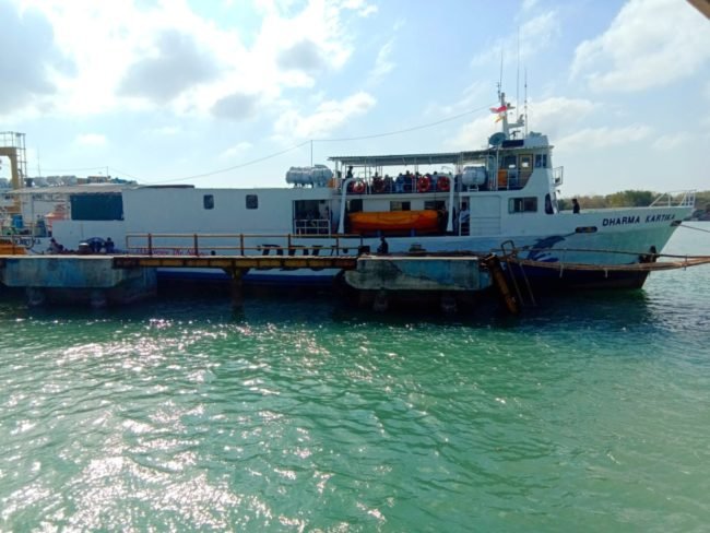 Kapal tika Dharma KarMilik PT Dharma Dwipa Utama DDU dari Kalianget ke Jangkar dan sebaliknya