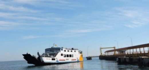 Kapal DDU dari Pelabuhan Jangkar Situbondo