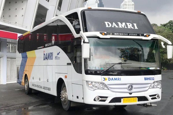 Bus Damri dari Bandar udara Sukarno Hatta