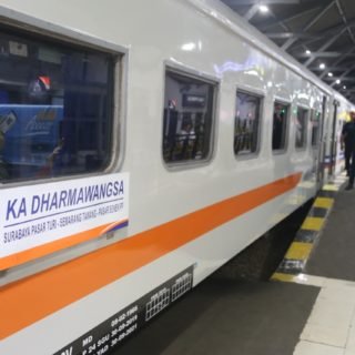 Kereta Api Darmawangsa