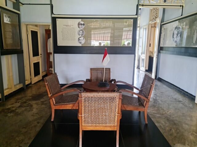 Koleksi di Rumah Pengasingan Bung Karno Bengkulu