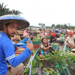 Pasar Apung lok baintan banjarmasin