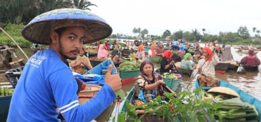 Pasar Apung lok baintan banjarmasin