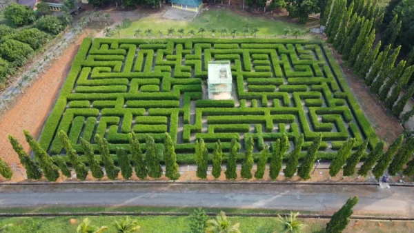 wisata taman labirin pelihari kalimantan selatan