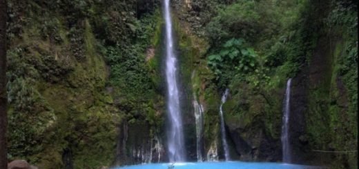 Air Terjun Dua Warna