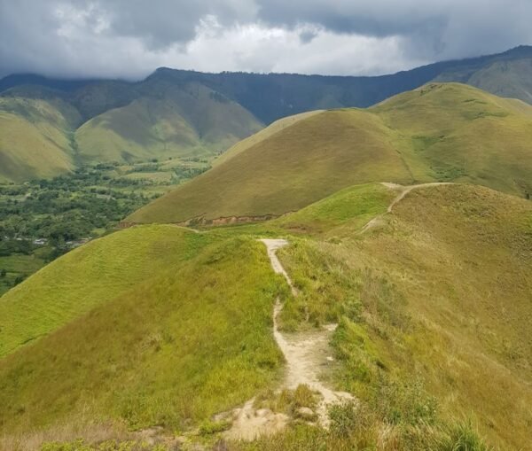 Puncak Bukit Holbung Samosir