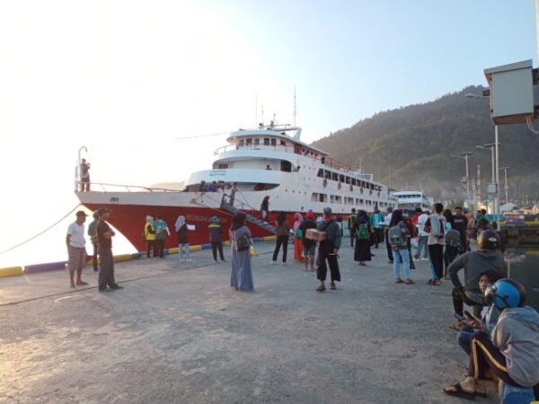 Kapal Km Bunda Maria Dari Ternate ke Babang Bacan