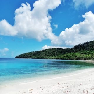 Pantai umera pulau gebe