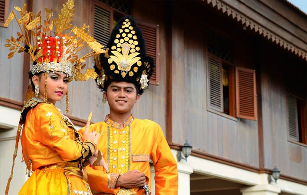 Suku Hulontalo atau suku gorontalo