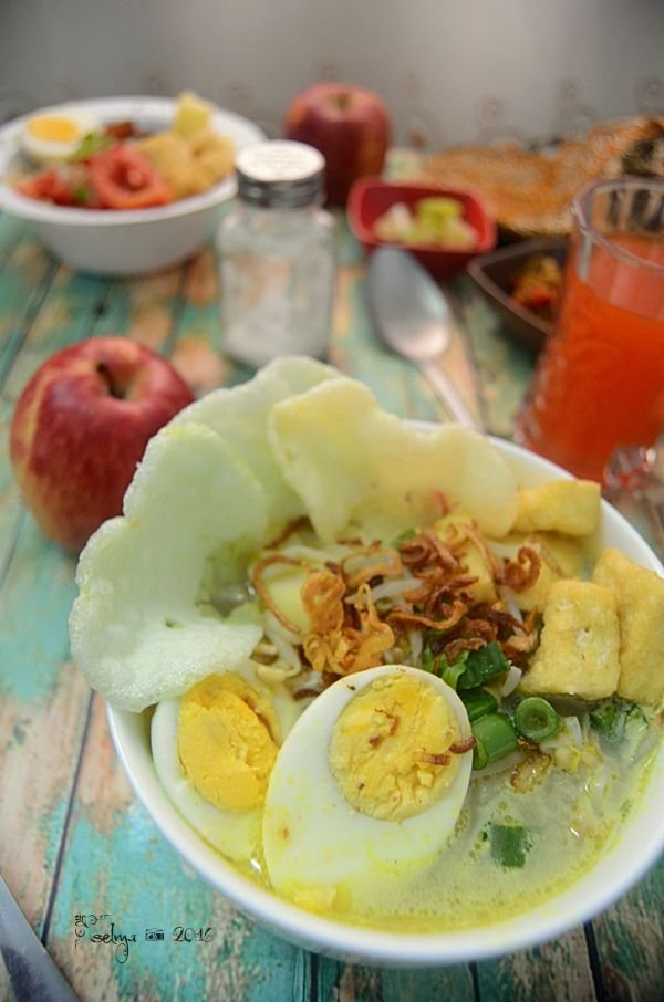 Soto Medan, kuliner halal khas Medan - image source: pinterest.com