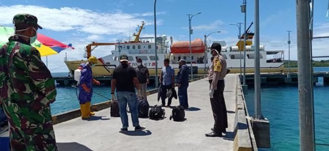 Pelabuhan Geser bersandar di pelabuhan gesar