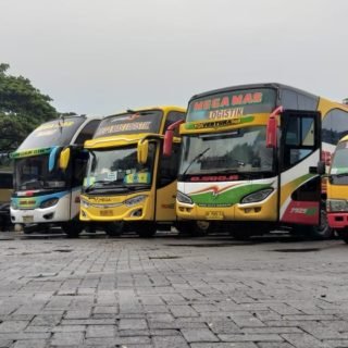 Bus Mega Mas dari Makassar