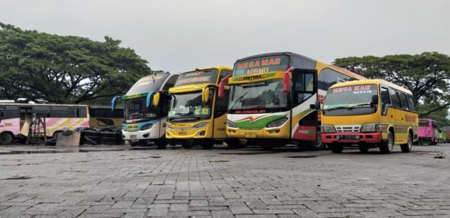 Bus Mega Mas dari Makassar