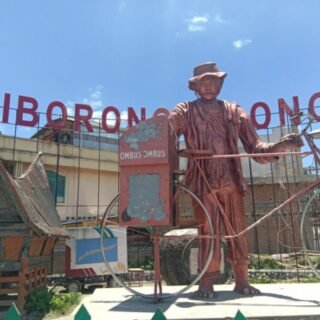 Patung Pedagang Ombus Ombus