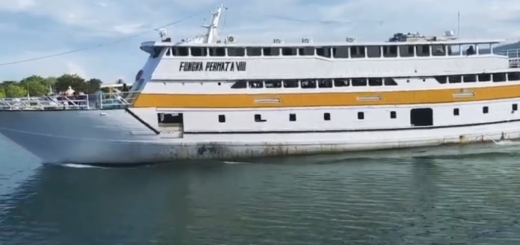 KM Fungka Permata rute Luwuk ke salakan