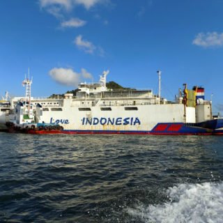 Kapal KM Madani Nusantara
