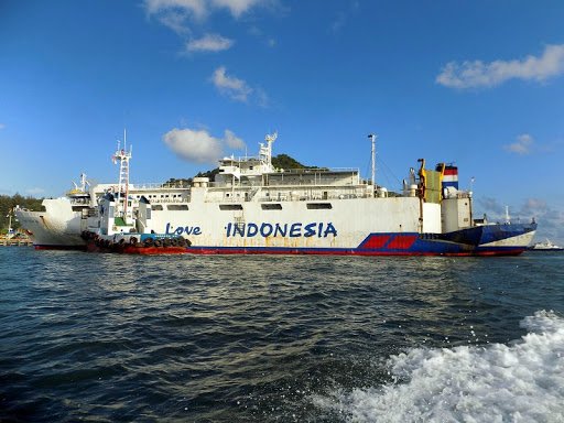 Kapal KM Madani Nusantara