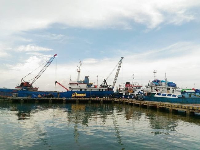 Pelabuhan Penagi Ranai di Natuna