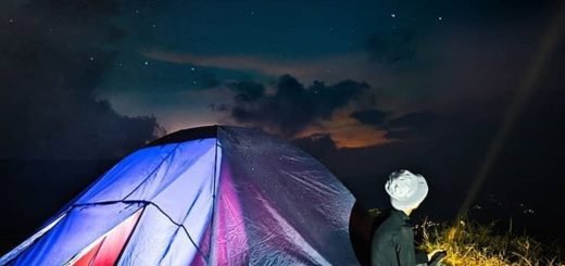 Bukit Pawuluhan saat malam