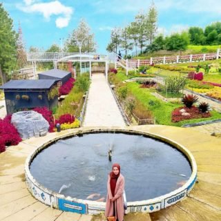 Kolam Air Mancur Taman Anggrek Tegal